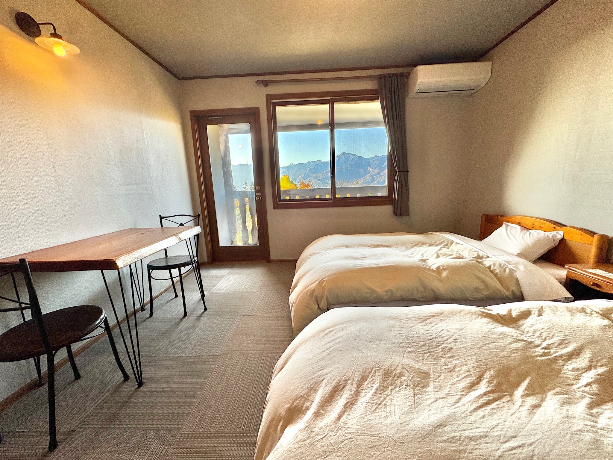 picture of 【セミダブル・シングルツイン】独立バス・洗面・トイレ・冷蔵庫付、全室 南アルプスを望むホテルスタイル